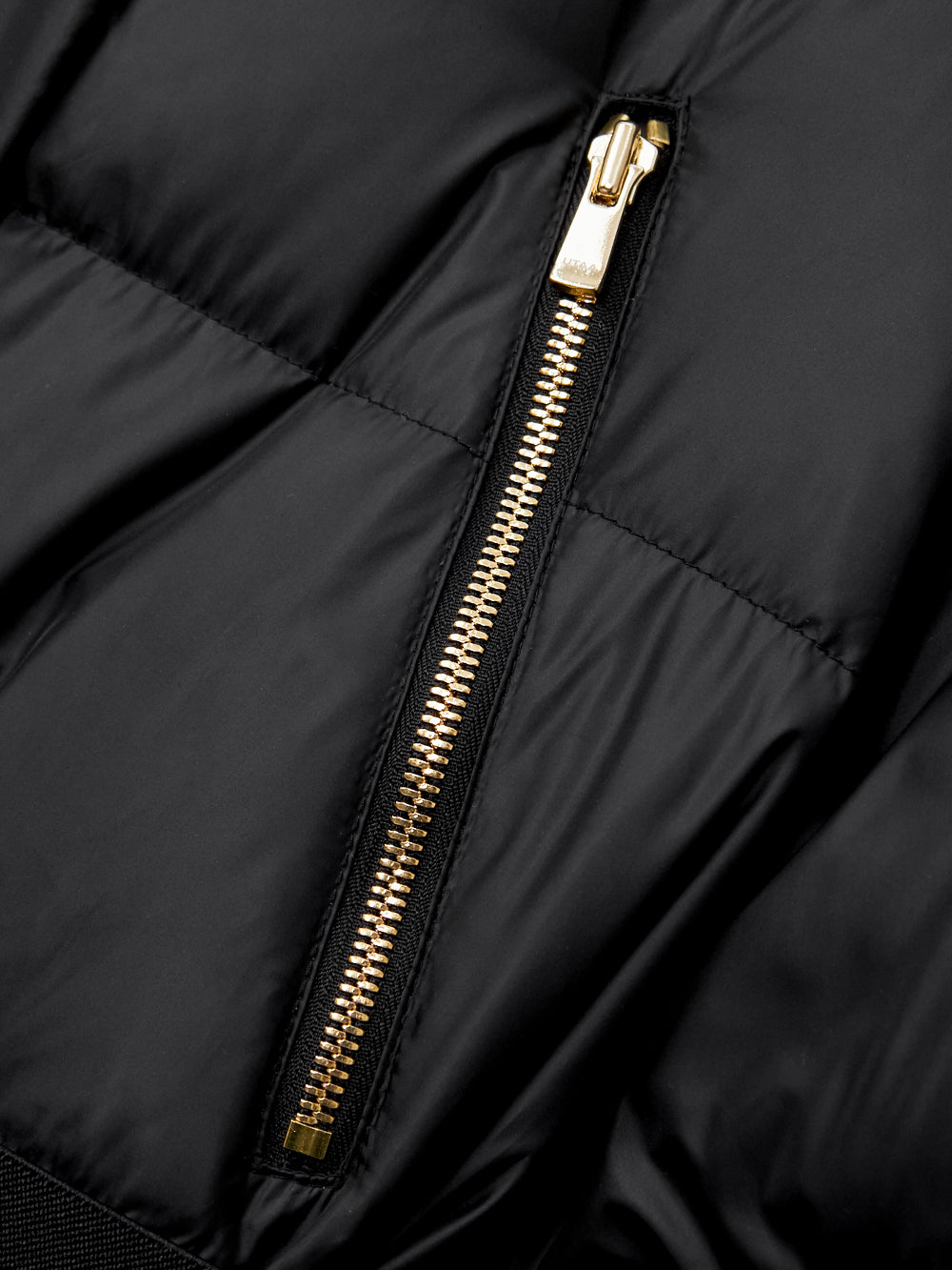 UTAA ゴールドストリングロングダウンジャンパー ブラック : Women's