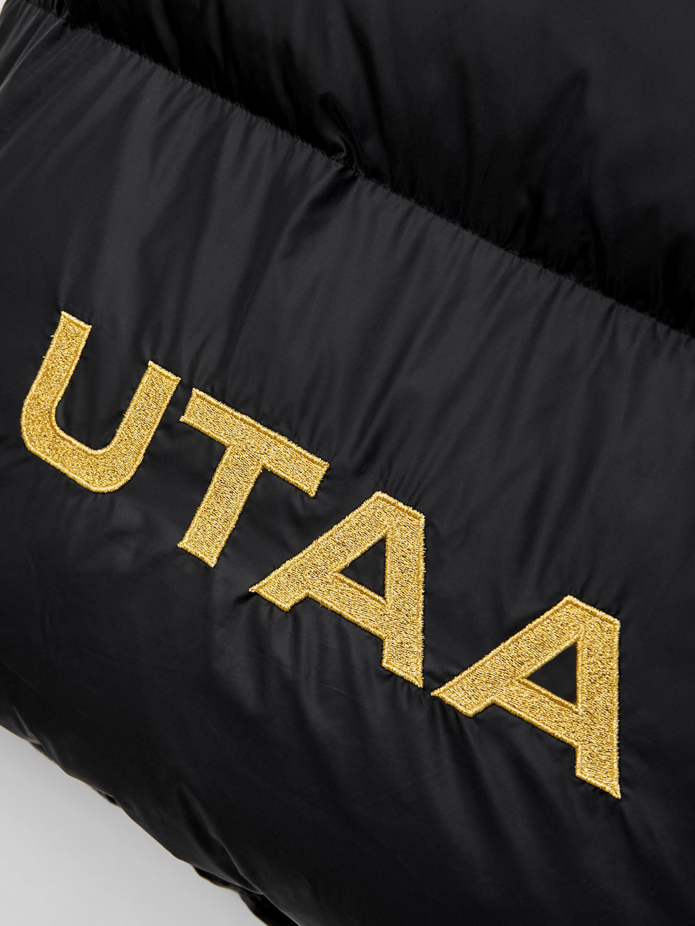 UTAA ゴールドストリングロングダウンジャンパー ブラック : Women's