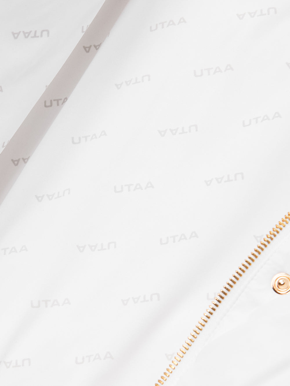 UTAA ゴールドストリングロングダウンジャンパー ホワイト : Women's