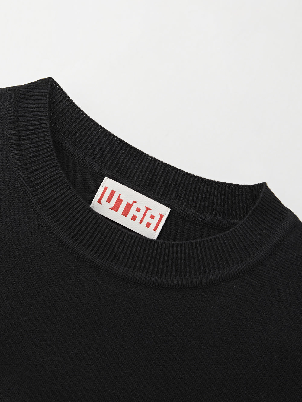 UTAA Chenilleビッグエンブレムニットプルオーバー ブラック : Women's