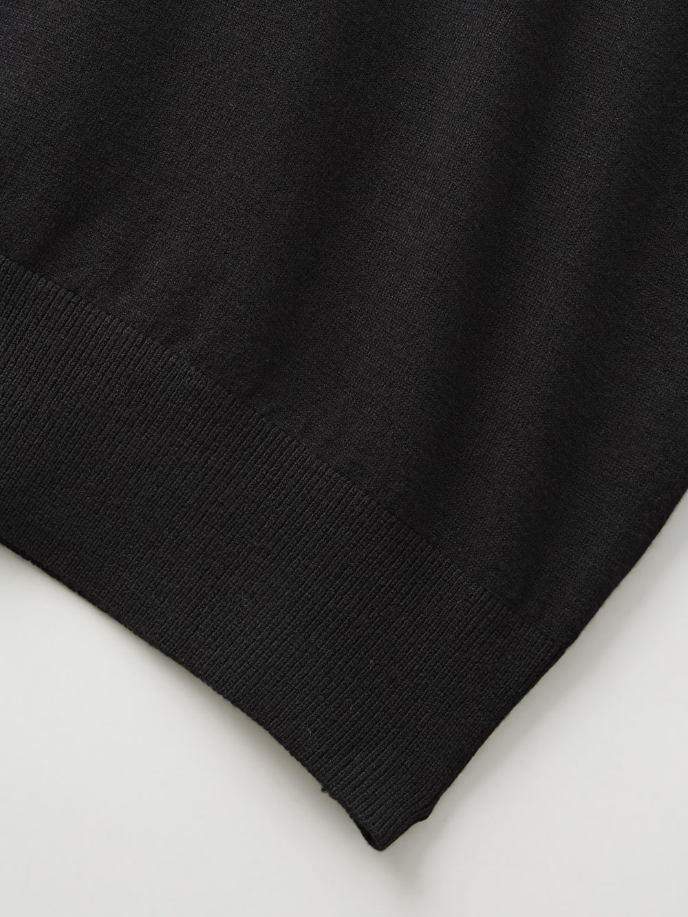UTAA Chenilleビッグエンブレムニットプルオーバー ブラック : Women's
