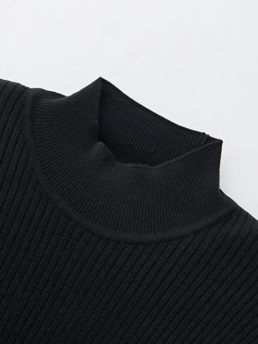 UTAA ギルトシーリングコンタータートルネックニット : Women's