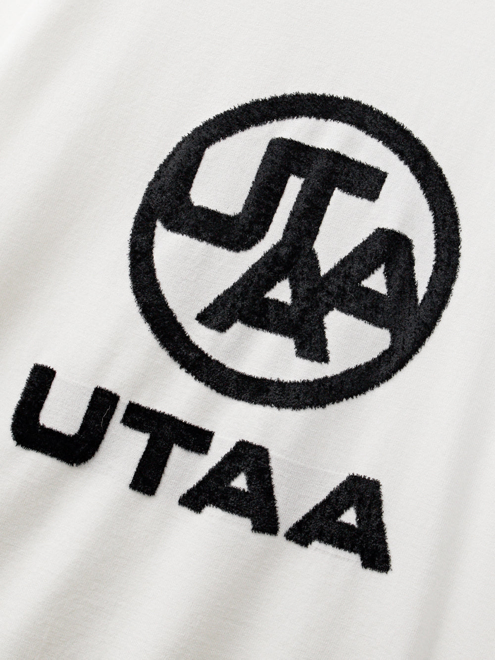 UTAA Chenilleビッグエンブレムニットプルオーバー ホワイト : Men's