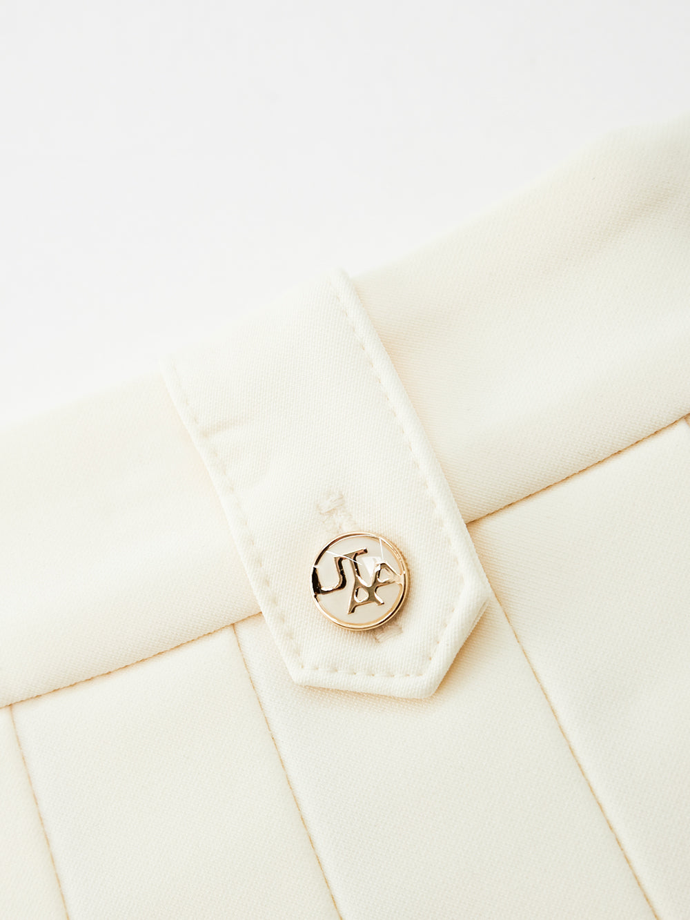 UTAA ギルトSealingコンタープリーツスカート アイボリー : Women's