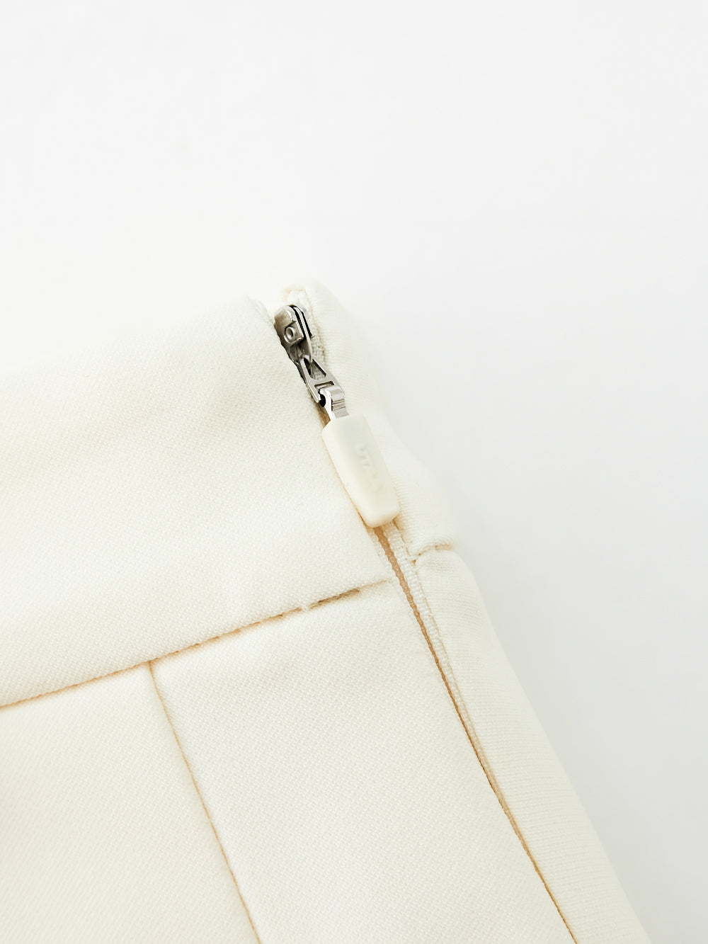 ユタ ギルトシーリングコンツアープリーツスカート