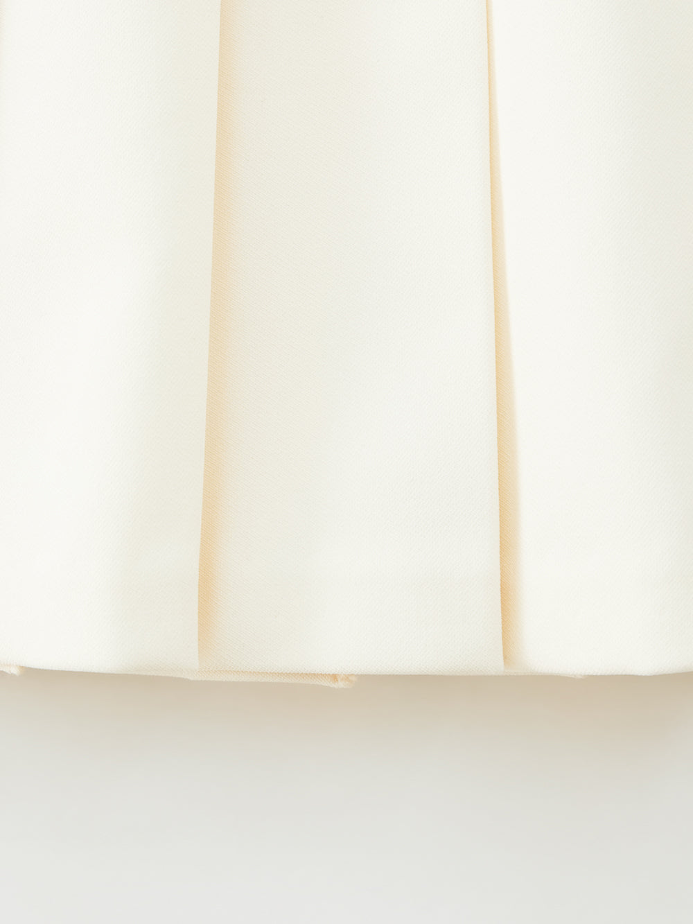 UTAA ギルトSealingコンタープリーツスカート アイボリー : Women's