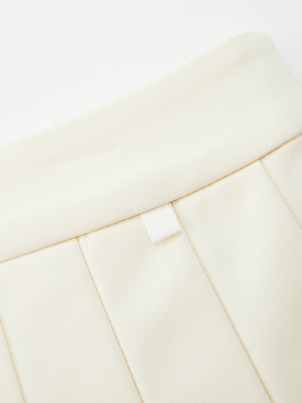 UTAA ギルトSealingコンタープリーツスカート アイボリー : Women's