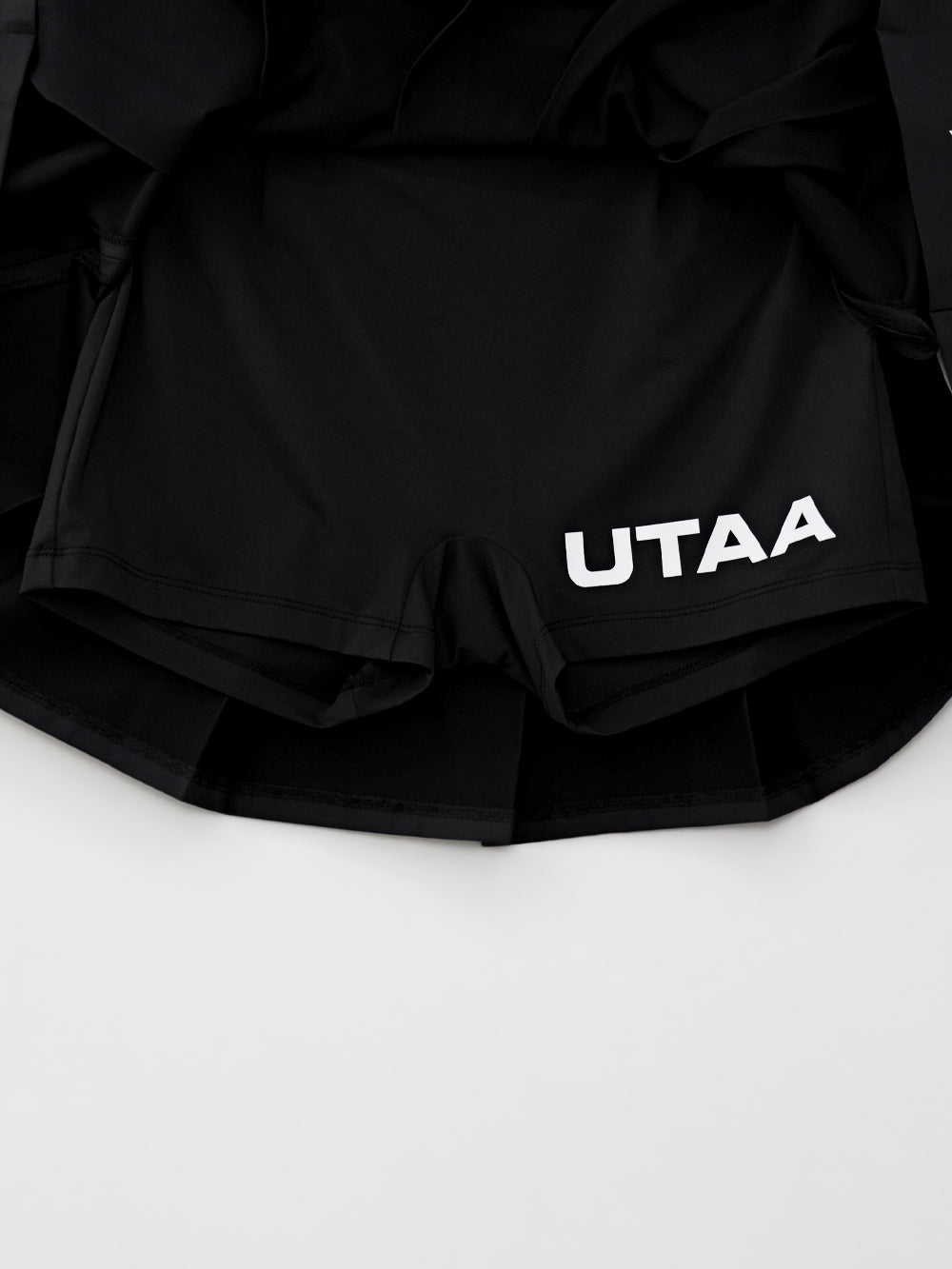 UTAA スライドバルクロゴプリーツスカート ブラック