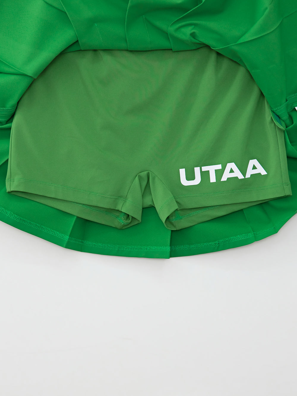 UTAA スライドバルクロゴプリーツスカート グリーン
