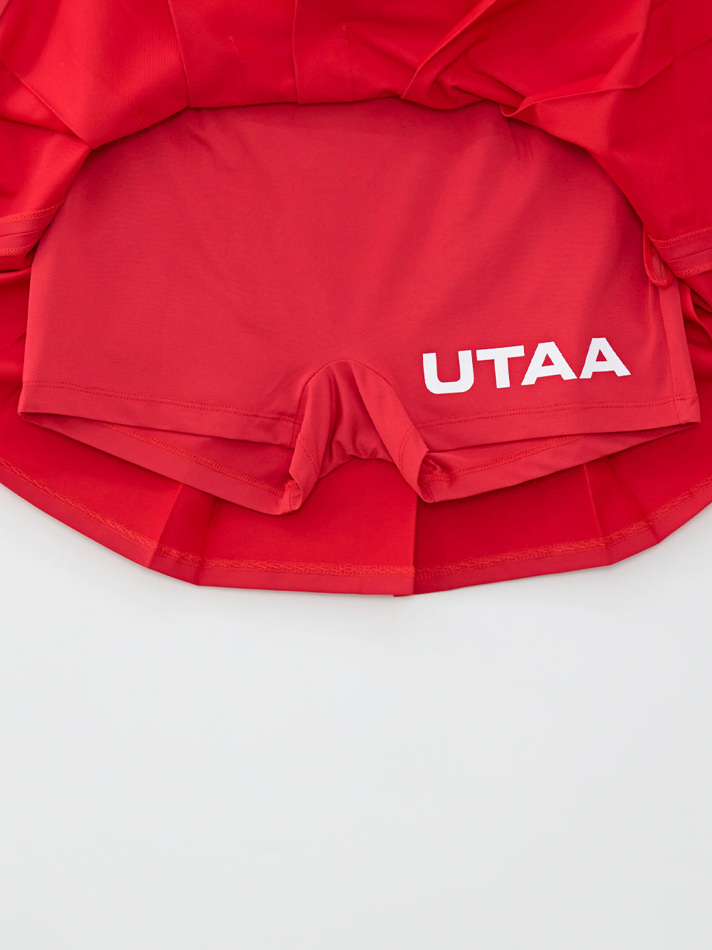 UTAA スライドバルクロゴプリーツスカート レッド