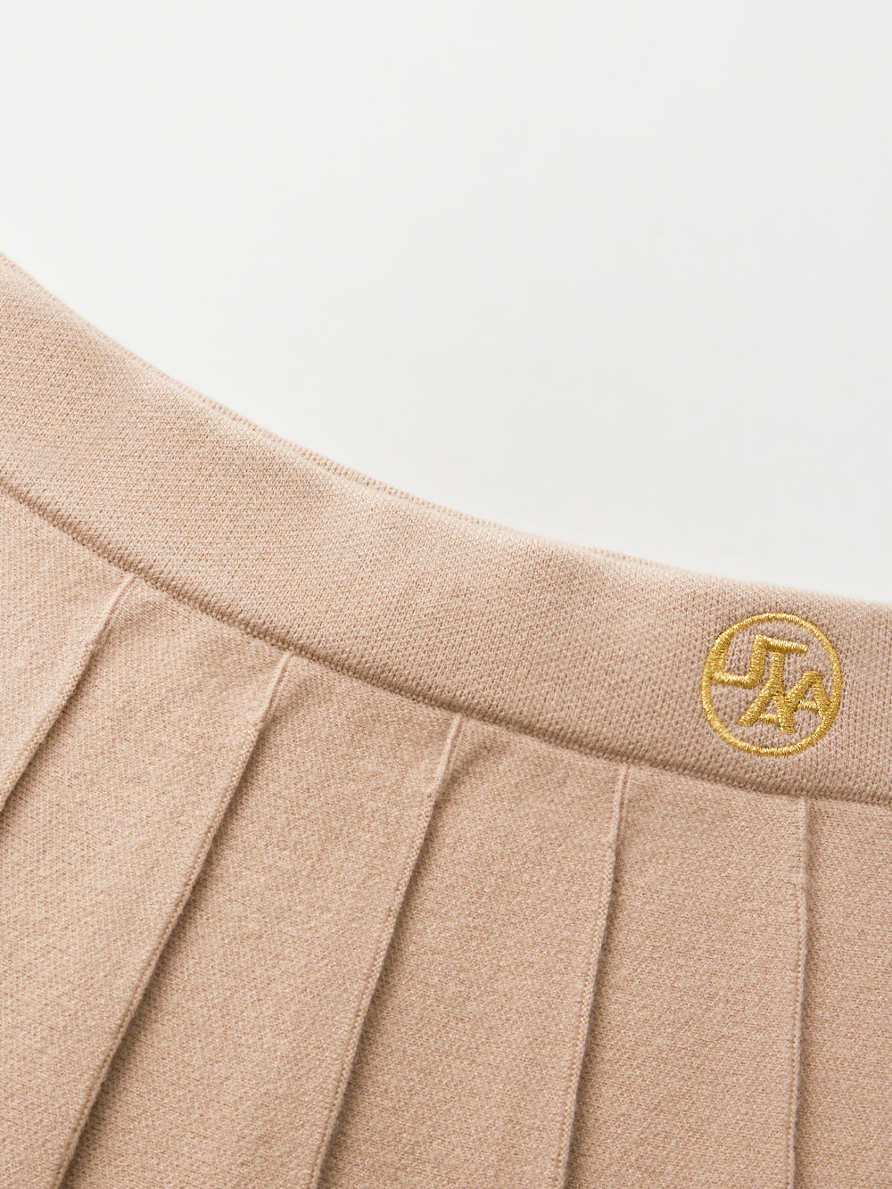 UTAA ギルトロゴAdelクラシックプリーツスカート ベージュ : Women's