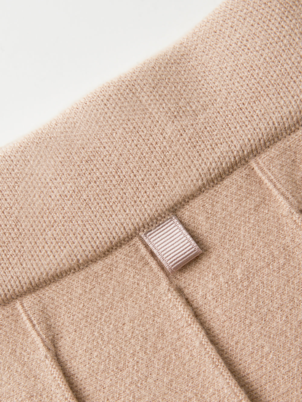 UTAA ギルトロゴAdelクラシックプリーツスカート ベージュ : Women's