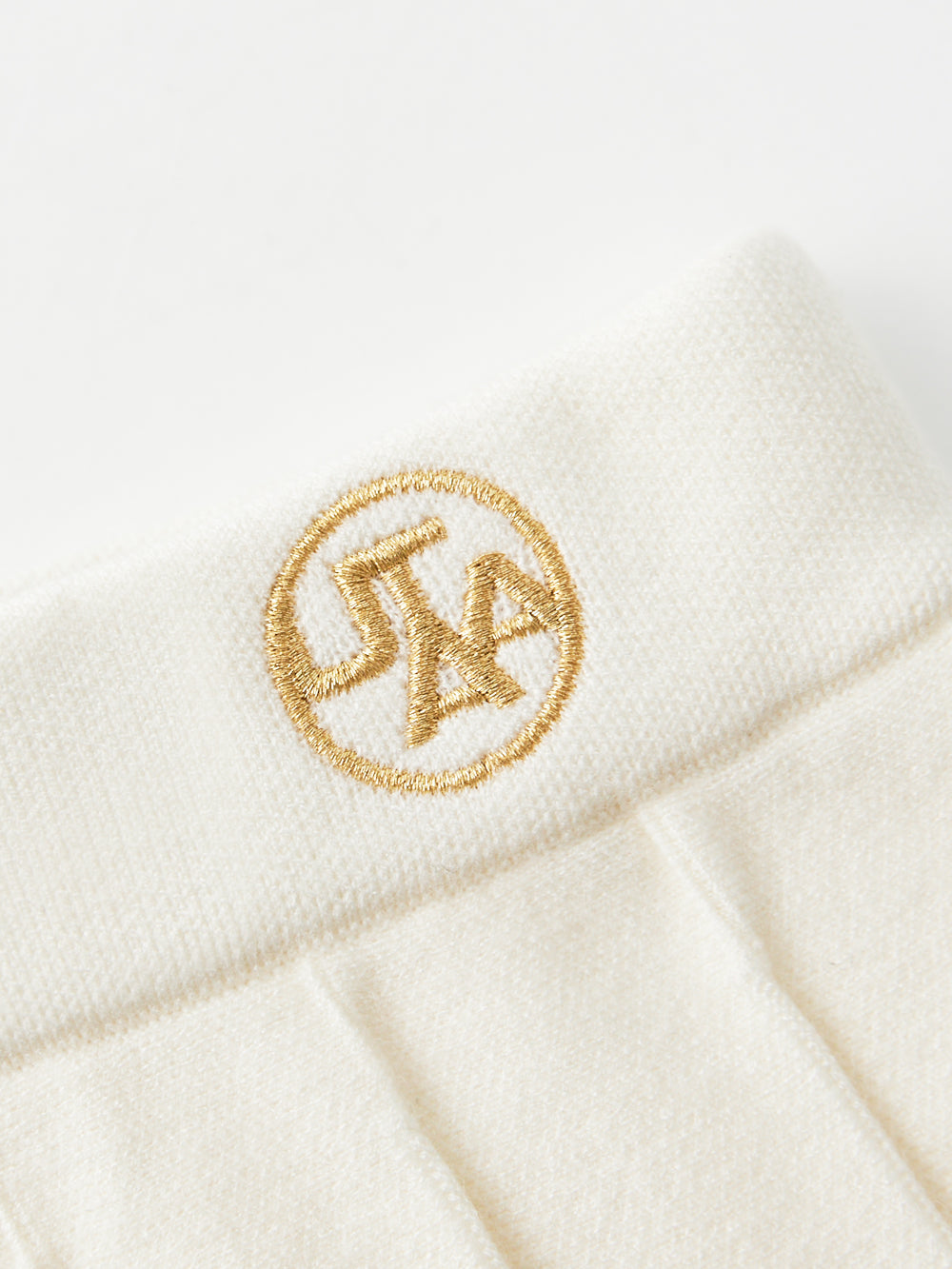 UTAA ギルトロゴAdelクラシックプリーツスカート アイボリー : Women's
