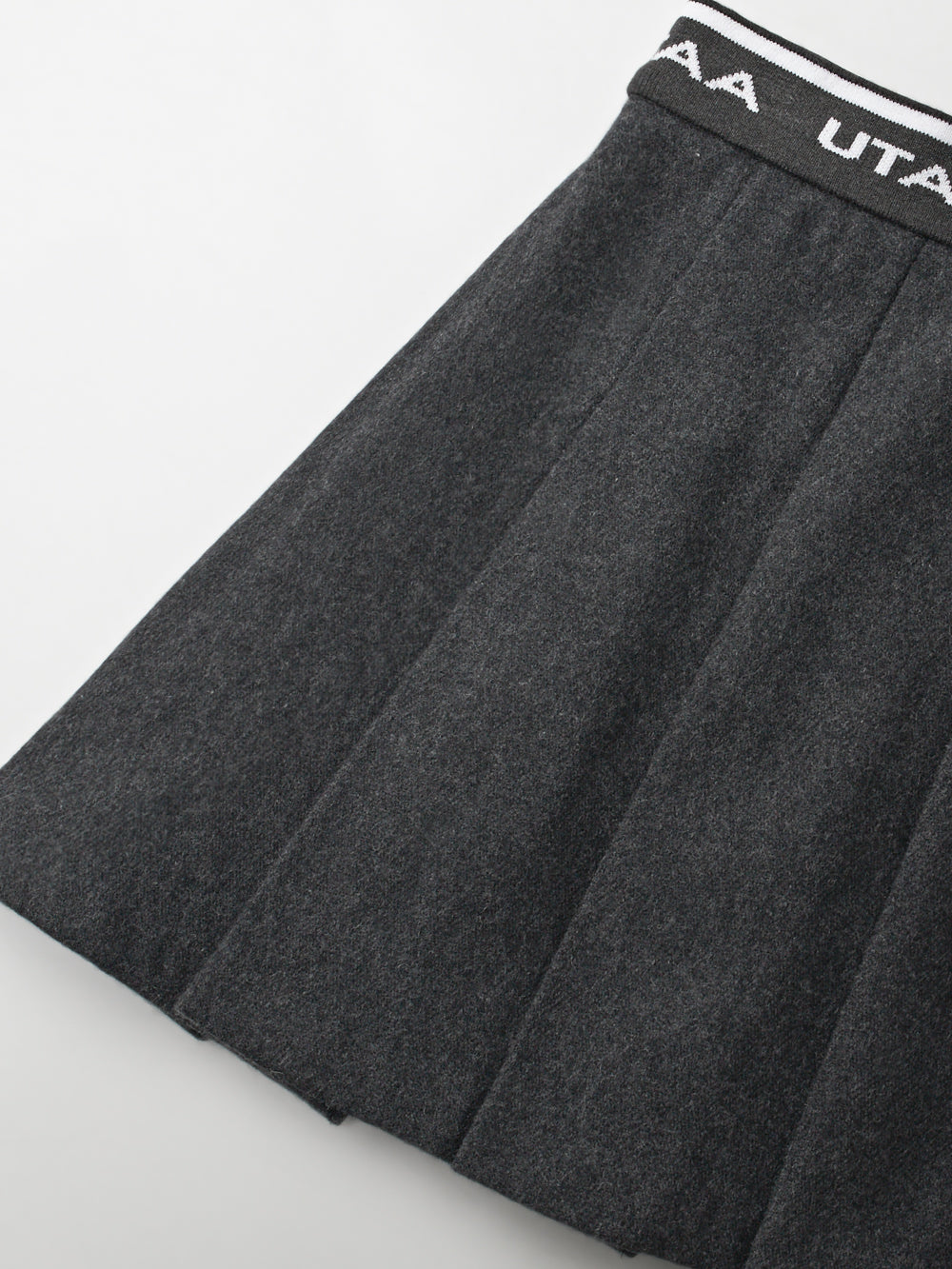 ユタ ロゴダストポケットプリーツスカート