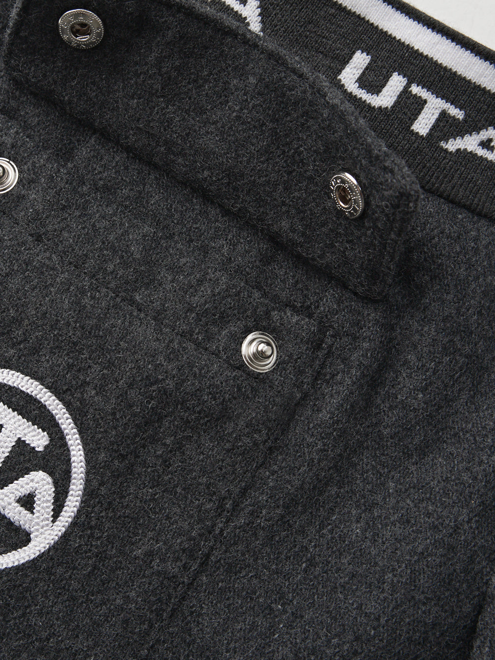 ユタ ロゴダストポケットプリーツスカート