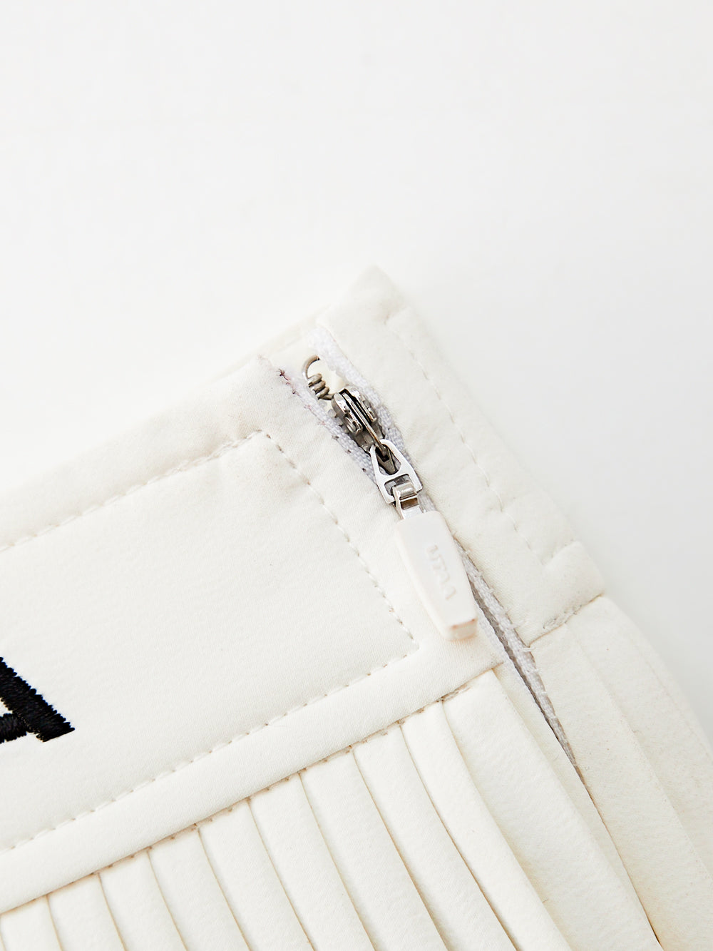 ユタ カーブリングプリーツスカート