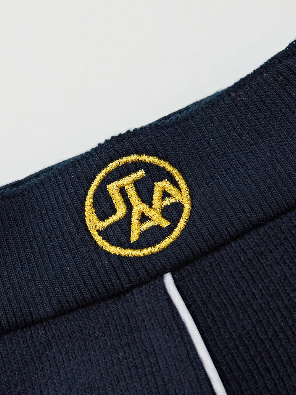 UTAA ゴールドシンボルストリングフレアスカート ネイビー : Women's