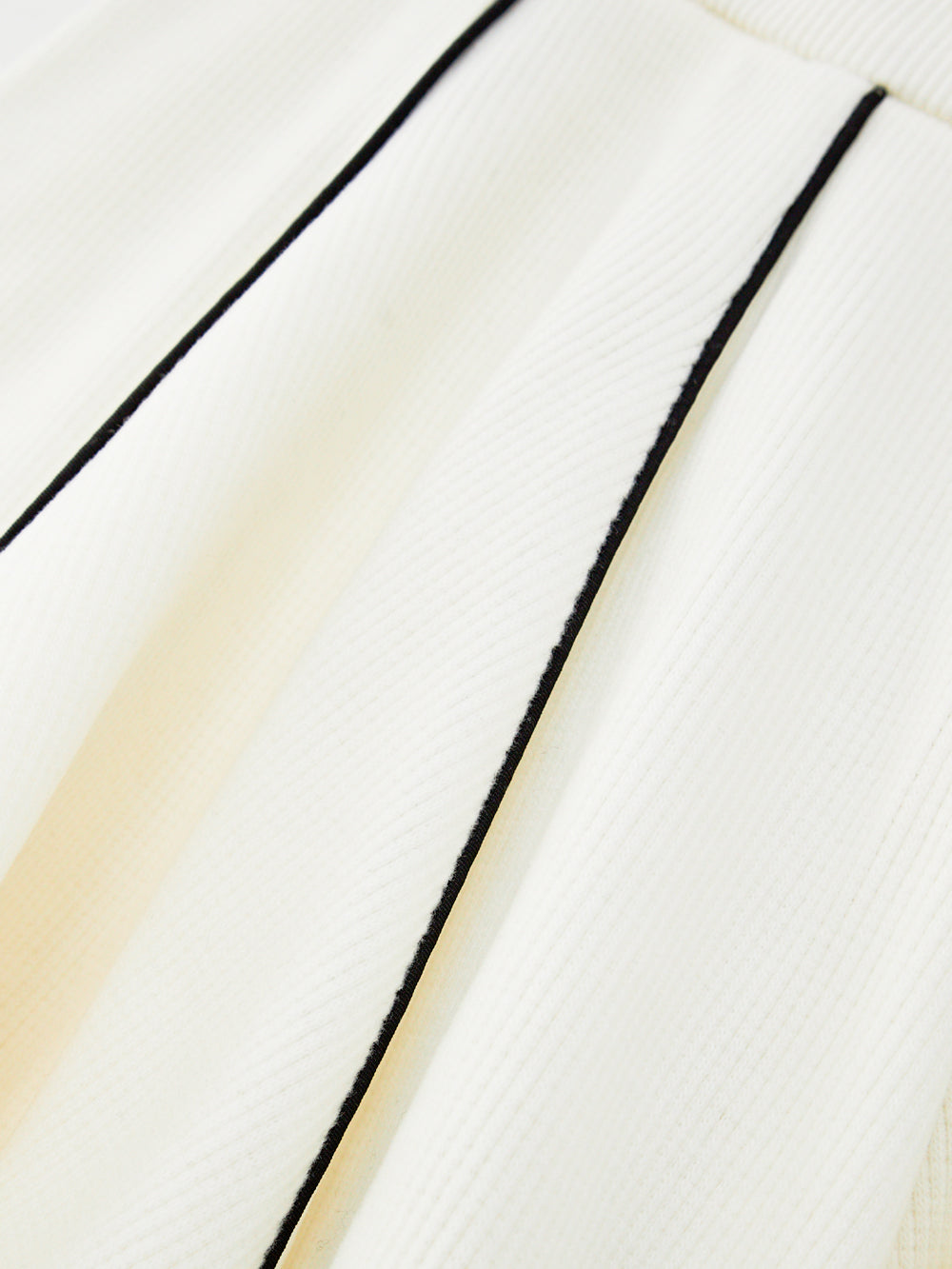 ユタ ゴルドシンボルストリングフレアスカート