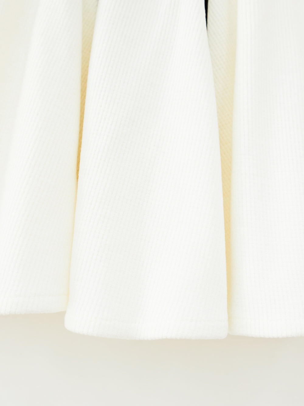 ユタ ゴルドシンボルストリングフレアスカート