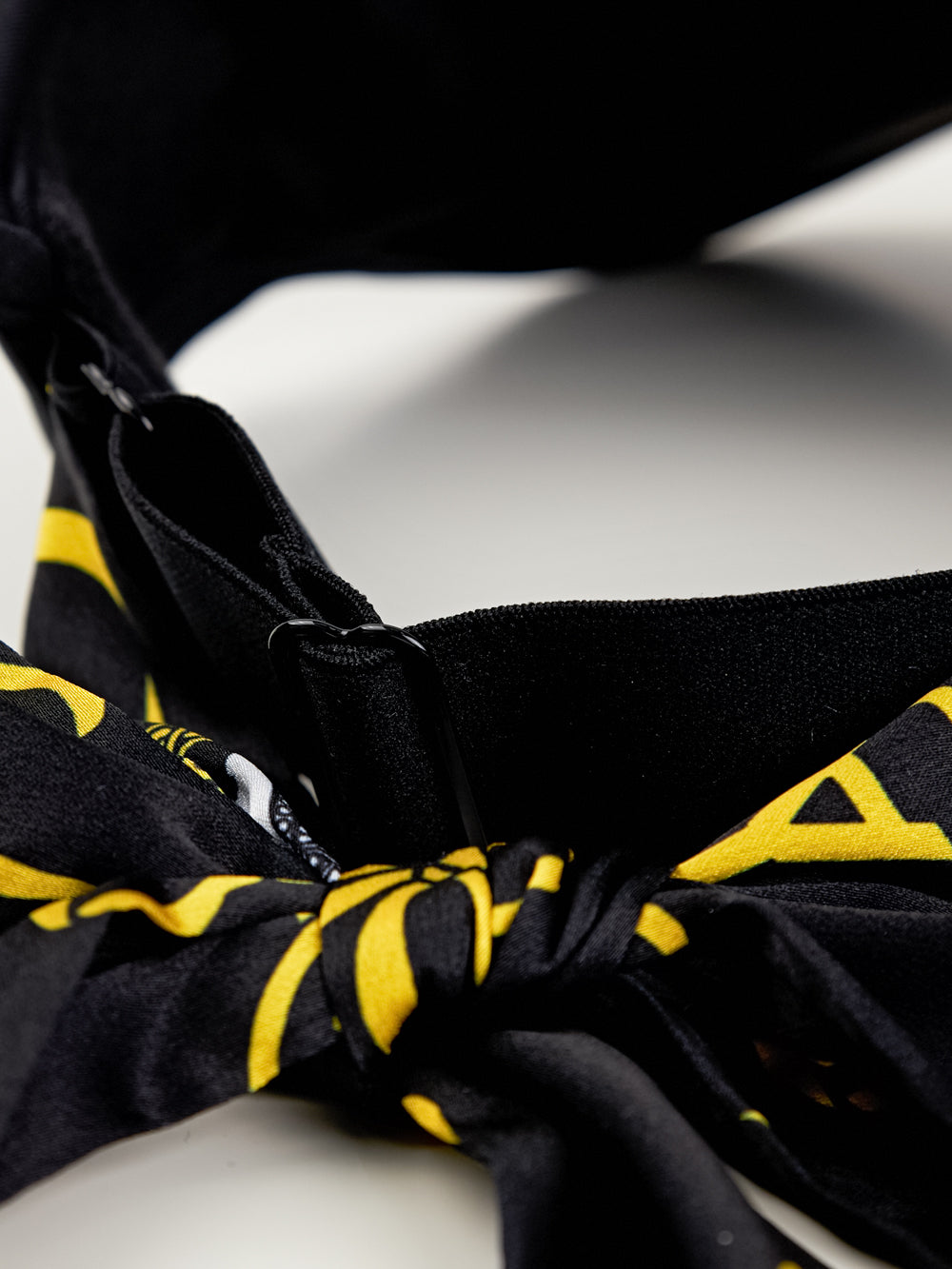 UTAA TiedリボンパンサーScarfサンバイザー ブラック : Women's