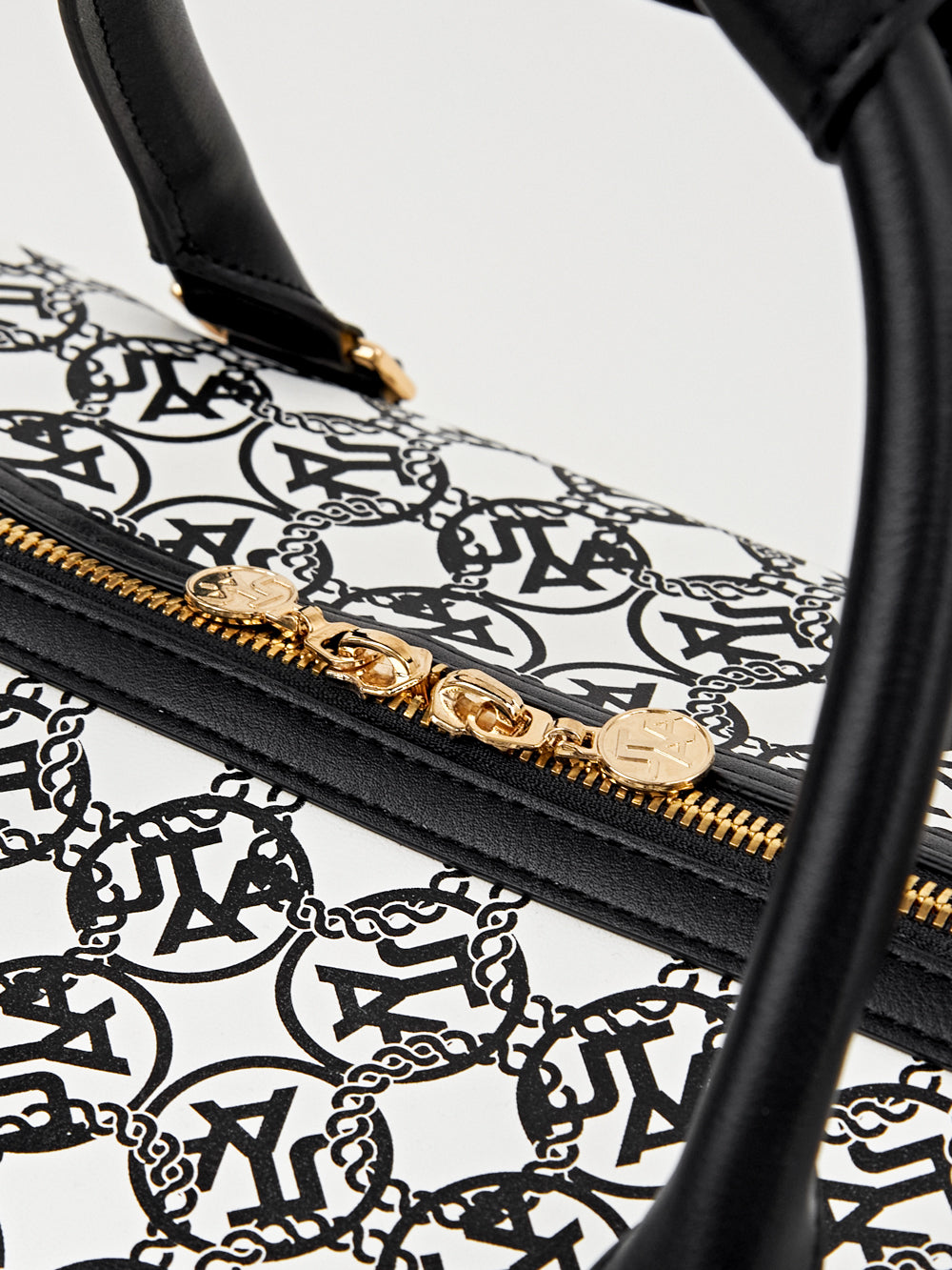 UTAA ChainmailNeonボストンバッグ ホワイト : Women's