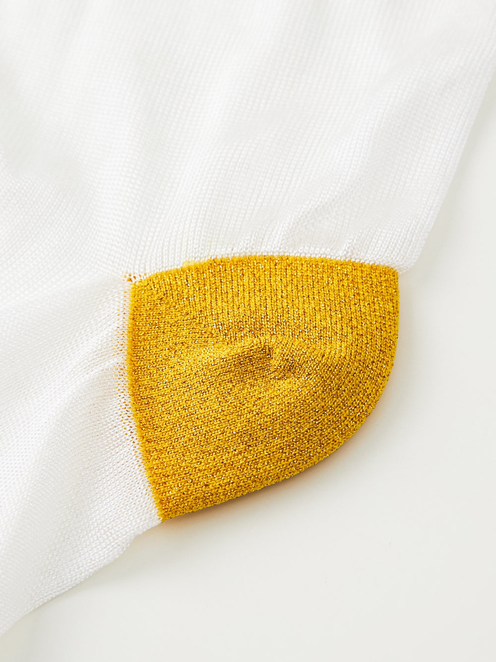 UTAA ScudoGlintロゴメッシュKneeソックス ゴールド : Women's