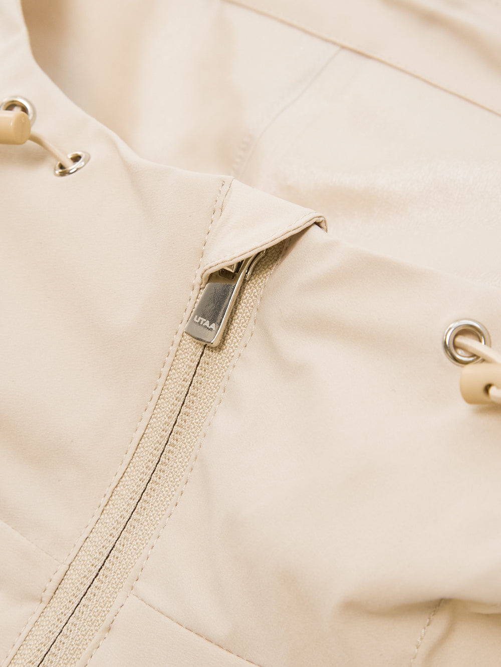 UTAA ボールドロゴHoodiePonchoRaincoat ベージュ : Women's
