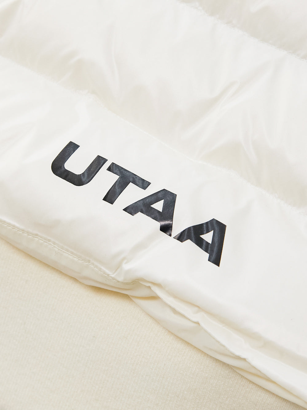 UTAA モノタイポニットスリーブダウンジャンパー (女性用) アイボリー