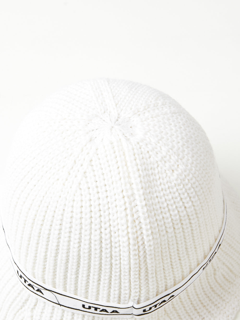UTAA TypoストラップSnowballニットバケットハット ホワイト : Women's