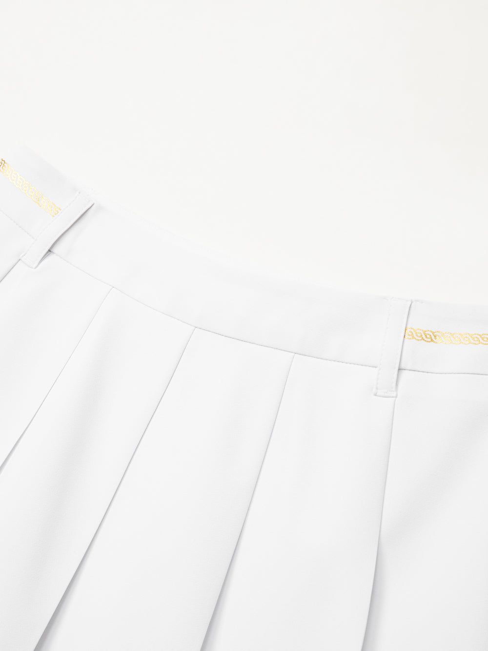 UTAA ギルトパンサーWappenプリーツスカート ホワイト : Women's