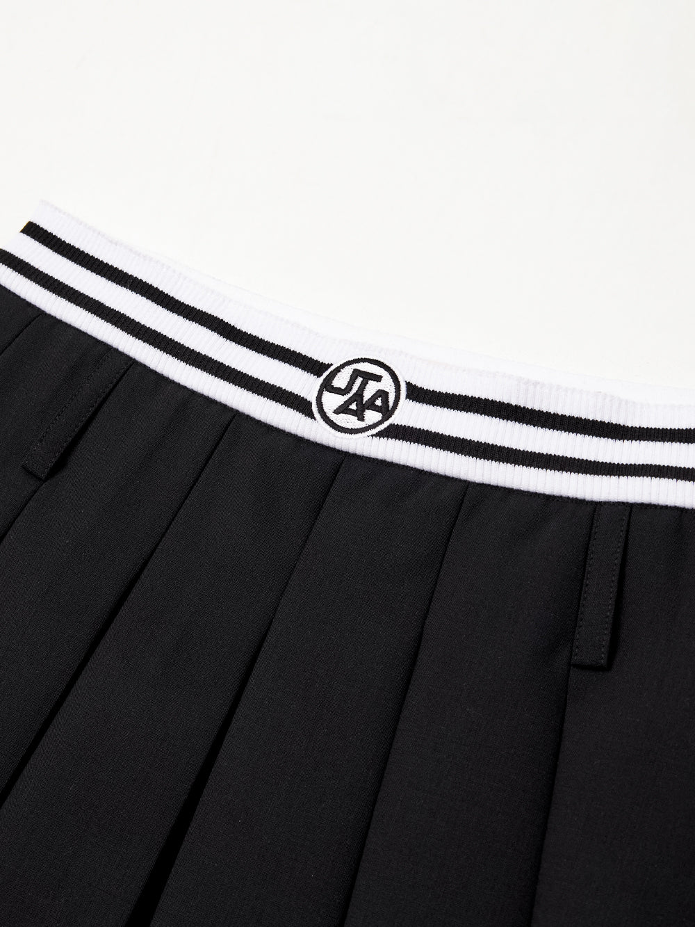 UTAA Stanfordクラシックシンボルプリーツスカート ブラック : Women's