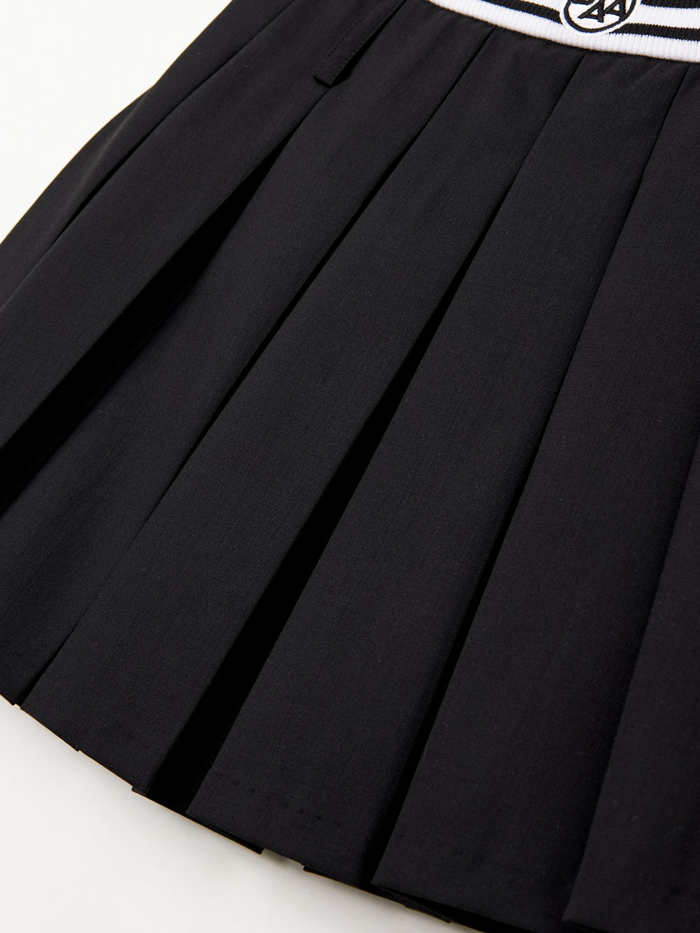 UTAA Stanfordクラシックシンボルプリーツスカート ブラック : Women's
