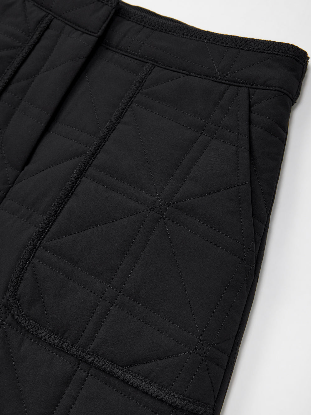 UTAA キルティングStitchパディングH-Lineスカート ブラック : Women's