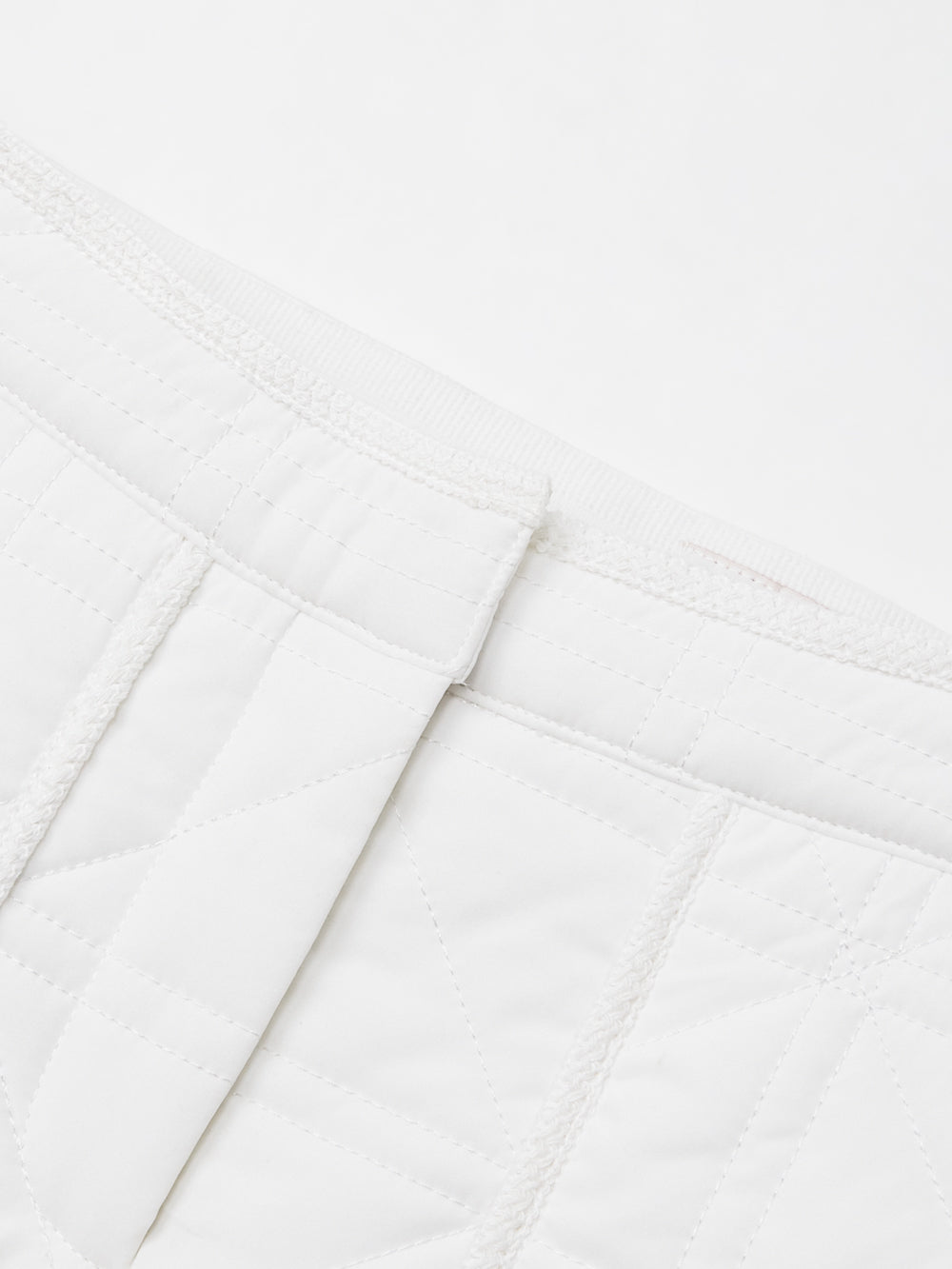 UTAA キルティングStitchパディングH-Lineスカート ホワイト : Women's
