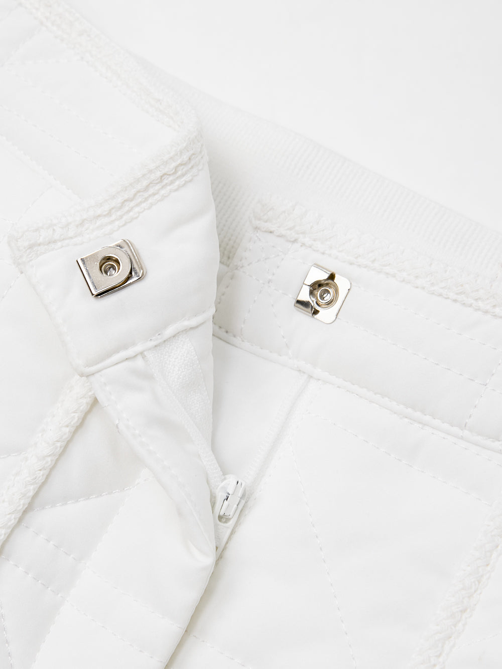 UTAA キルティングStitchパディングH-Lineスカート ホワイト : Women's