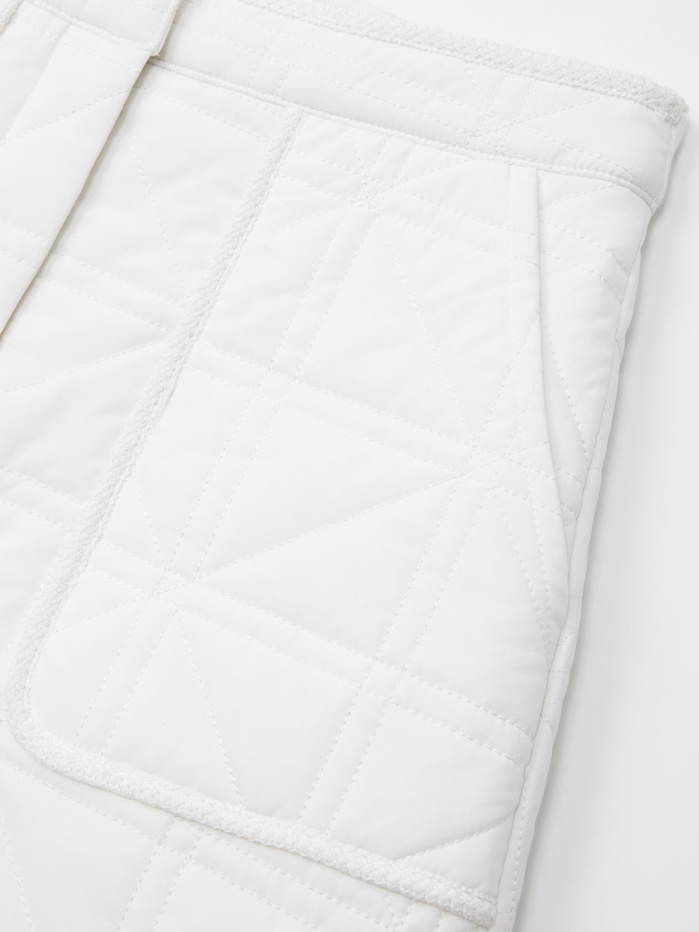 UTAA キルティングStitchパディングH-Lineスカート ホワイト : Women's