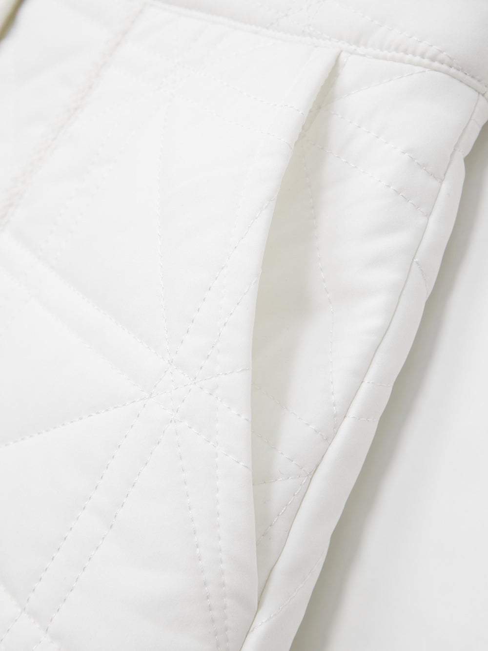 UTAA キルティングStitchパディングH-Lineスカート ホワイト : Women's