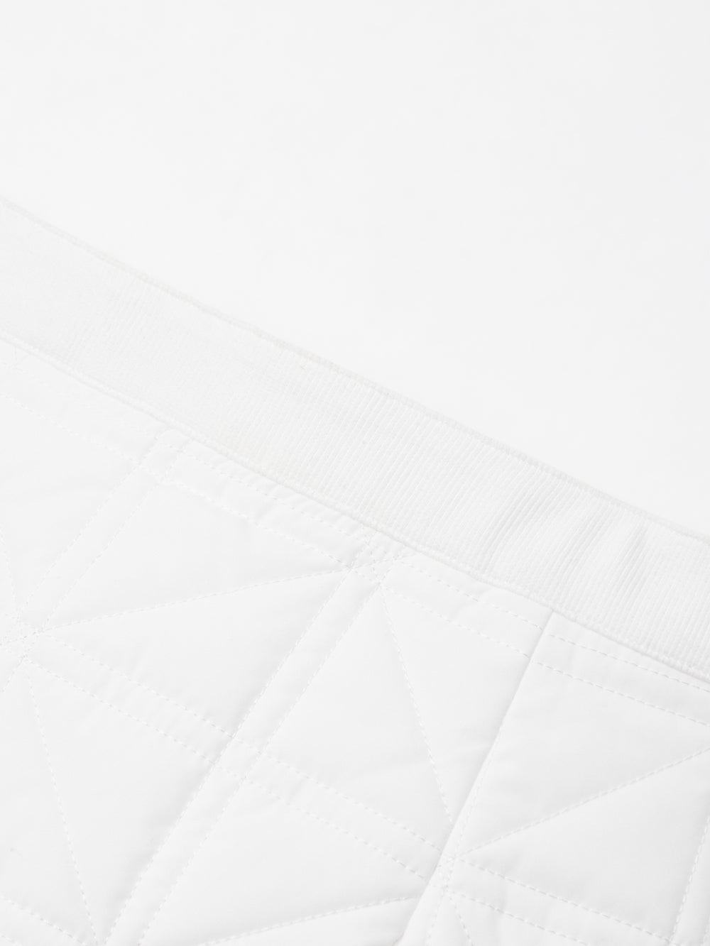 UTAA キルティングStitchパディングH-Lineスカート ホワイト : Women's