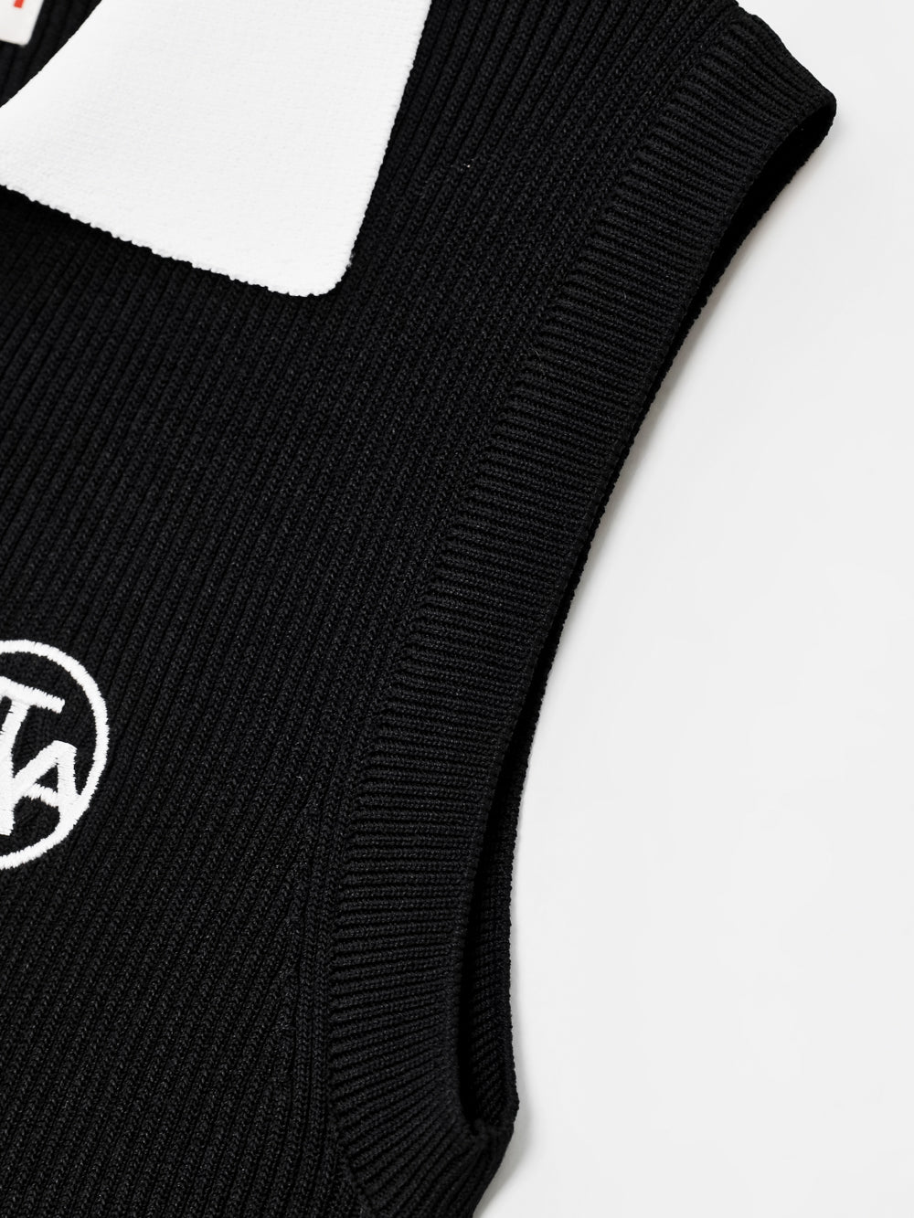 ユタ カレント リブ オープンネック ノースリーブ ニット