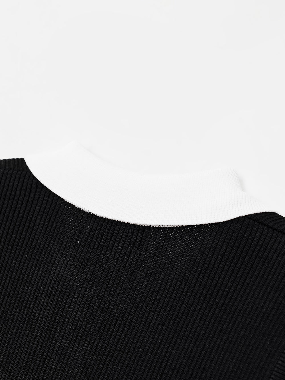 ユタ カレント リブ オープンネック ノースリーブ ニット