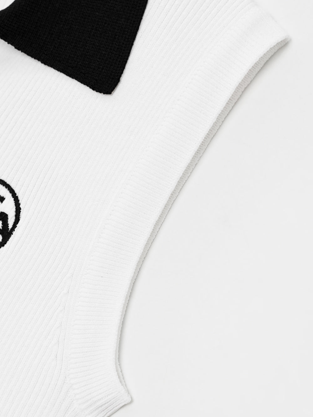 ユタ カレント リブ オープンネック ノースリーブ ニット