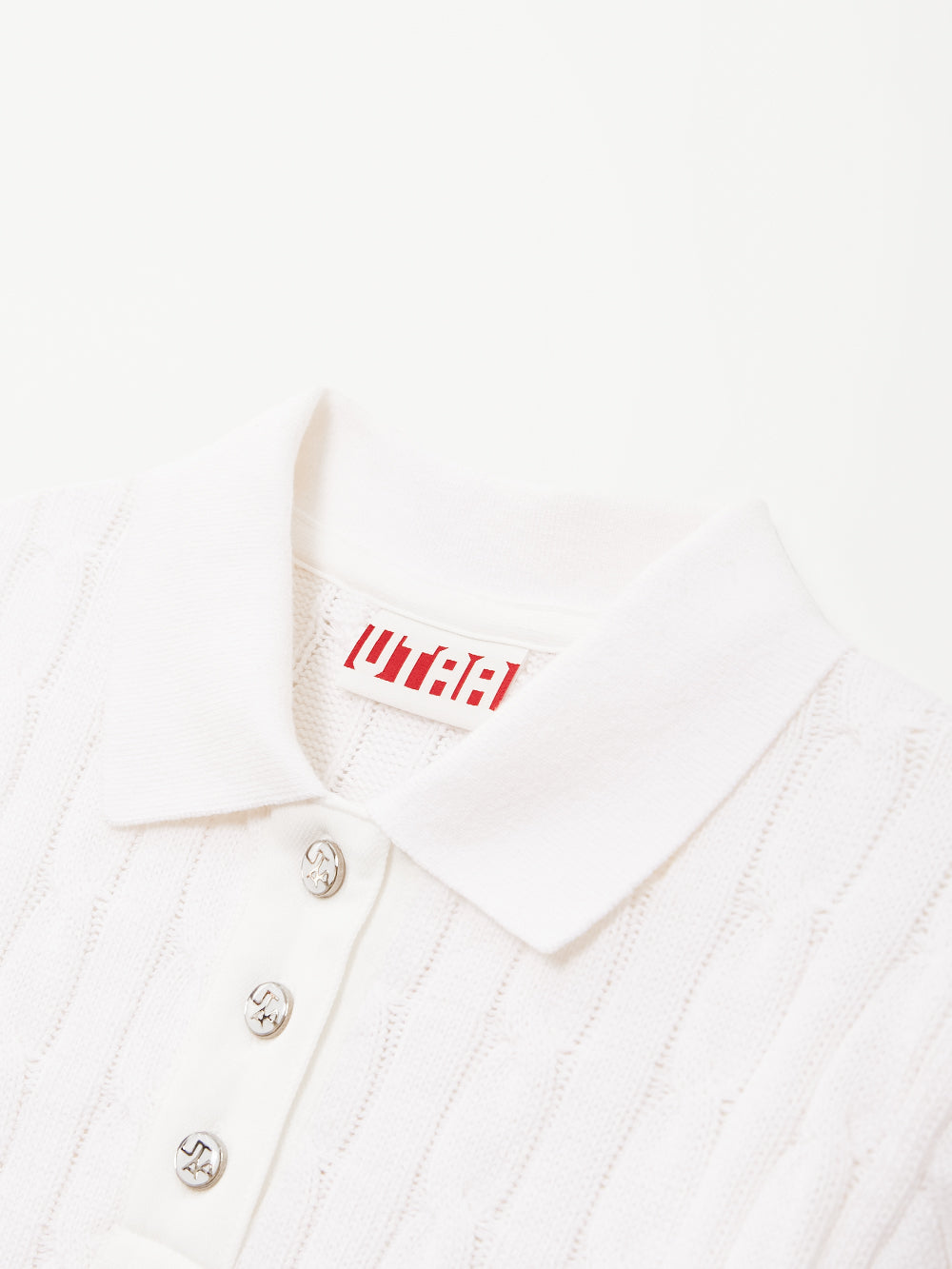 UTAA プルームボタンCollarケーブルニット : Women's