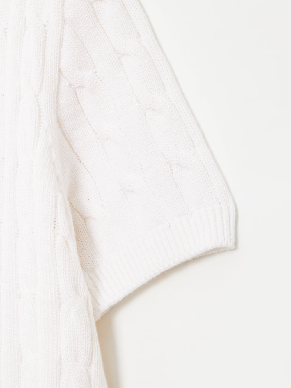UTAA プルームボタンCollarケーブルニット : Women's