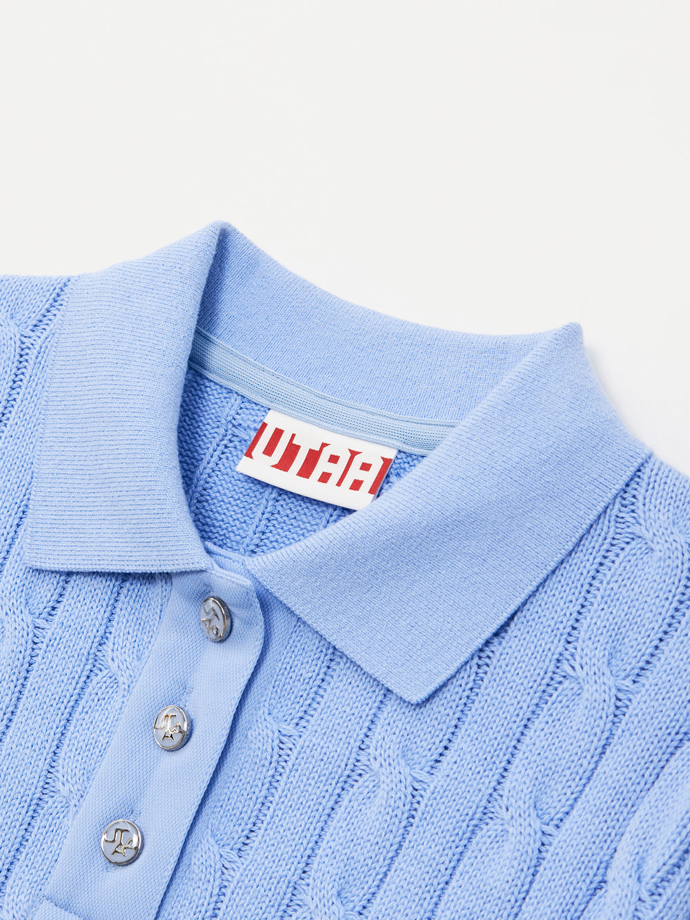 UTAA プルームボタンCollarケーブルニット : Women's