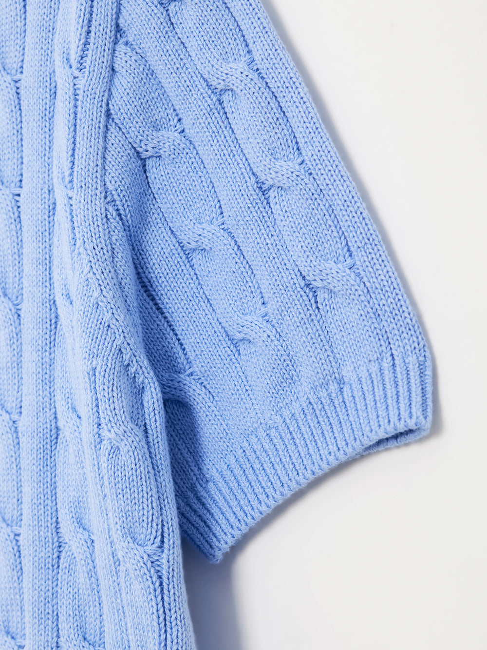 UTAA プルームボタンCollarケーブルニット : Women's
