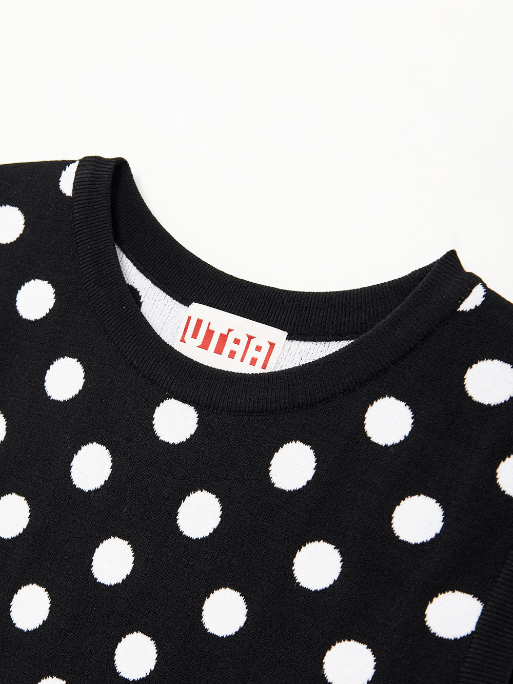 UTAA ドルチェクラシックドットスリーブレスニット ブラック : Women's