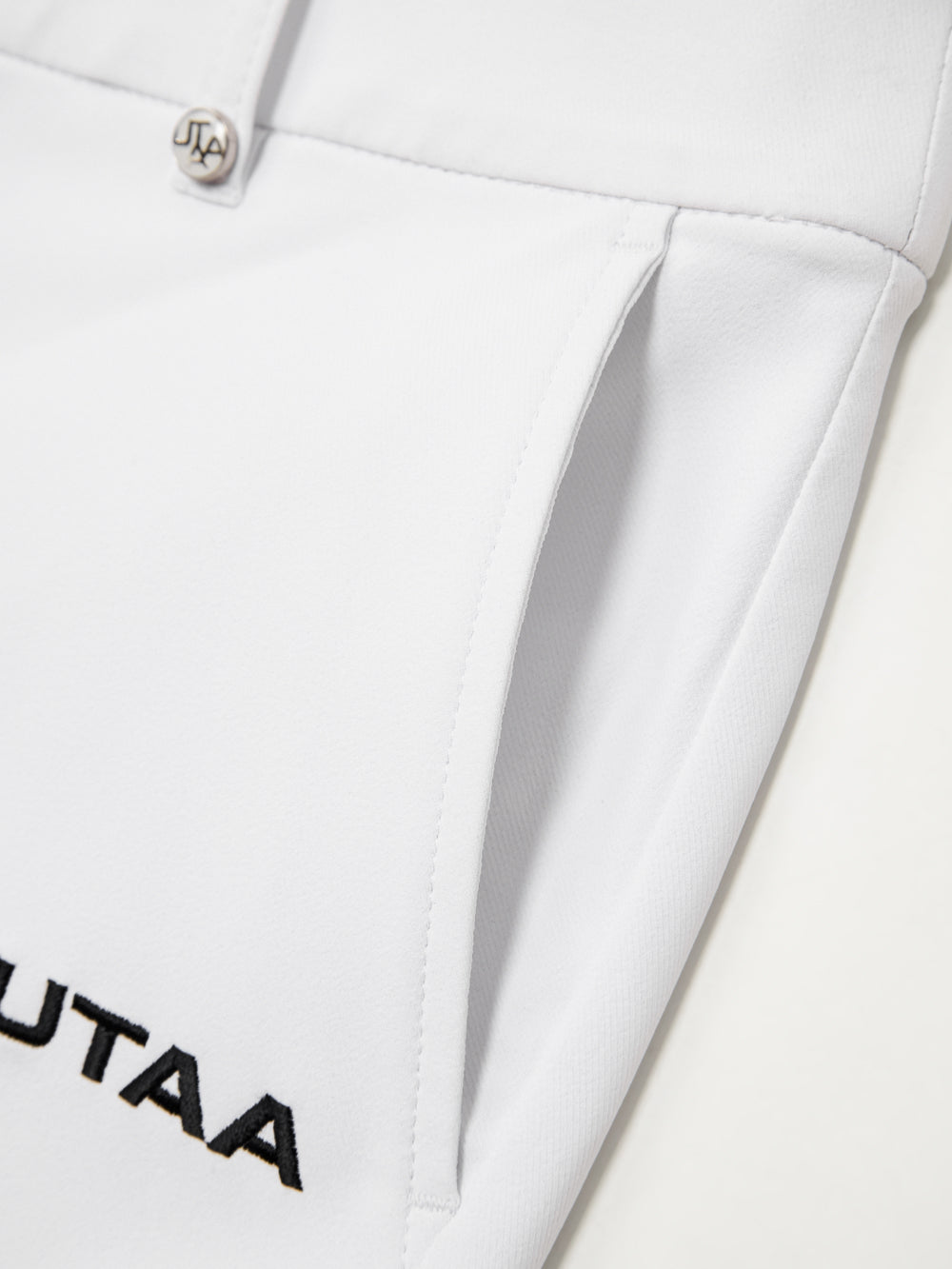 UTAA シルバースタンプヒドゥンLetteringパンツ ホワイト : Men's