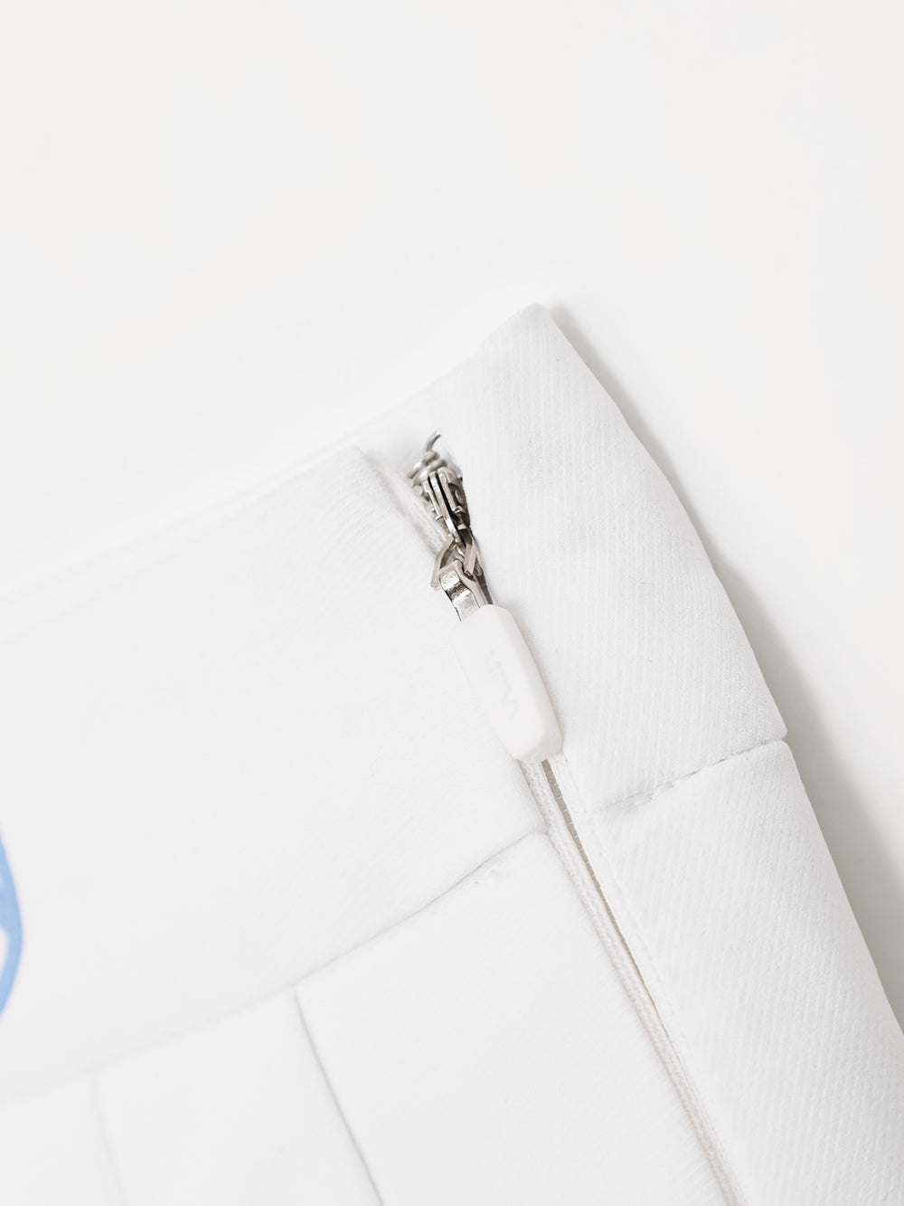 ユタ チェリッシュボールドロゴプリーツスカート