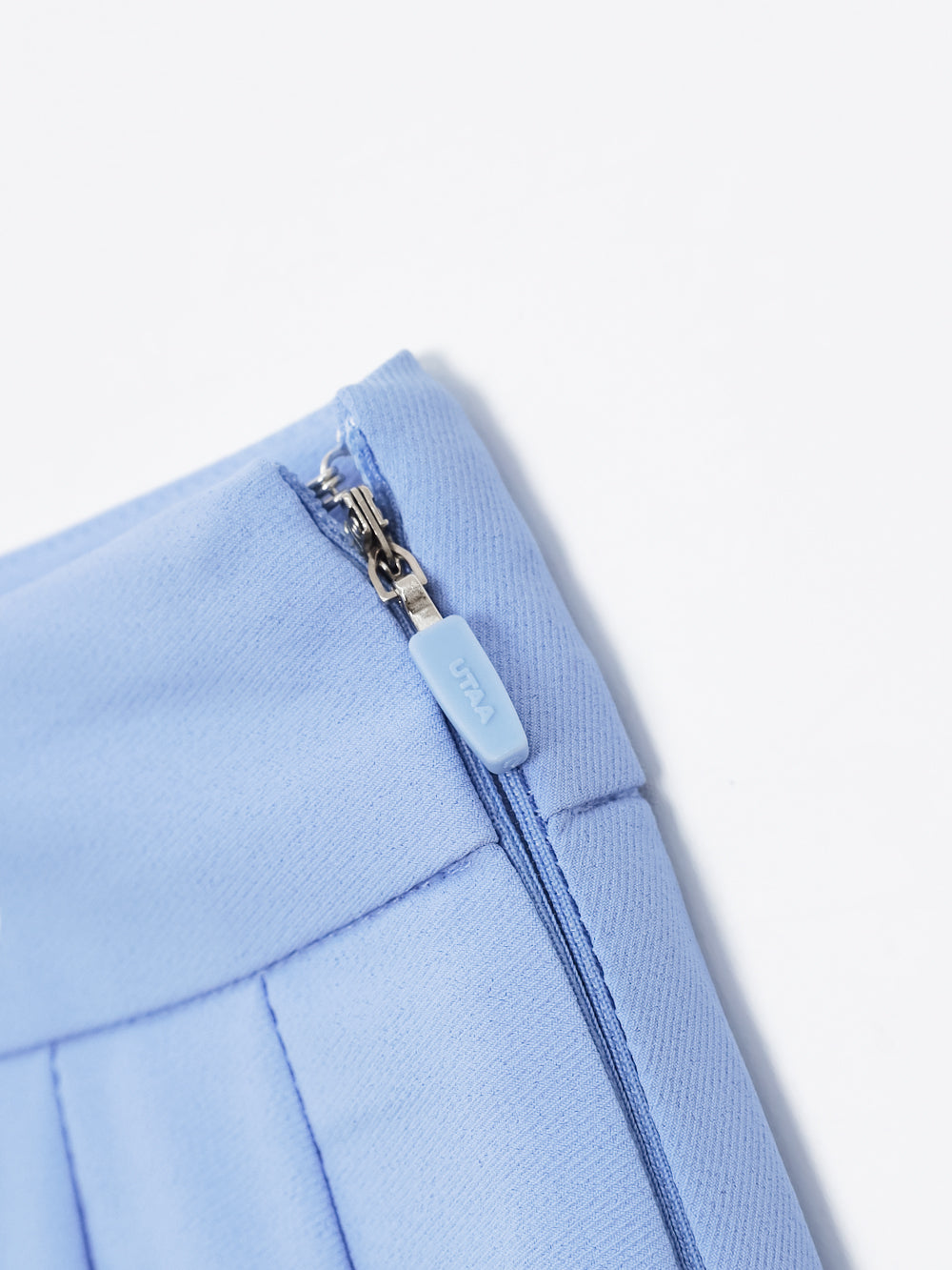 ユタ チェリッシュボールドロゴプリーツスカート