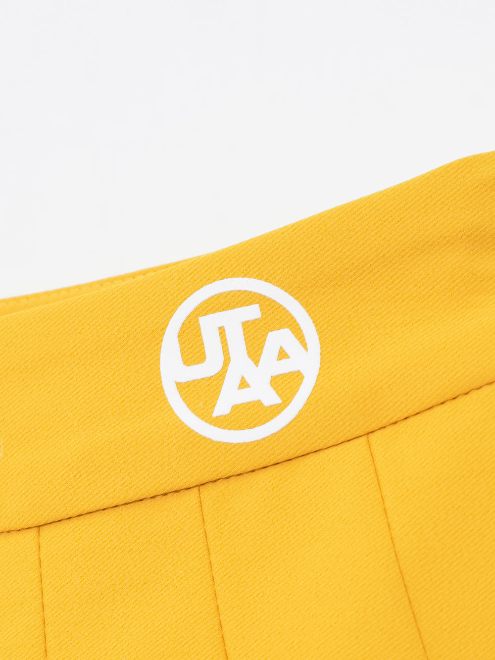 ユタ チェリッシュボールドロゴプリーツスカート